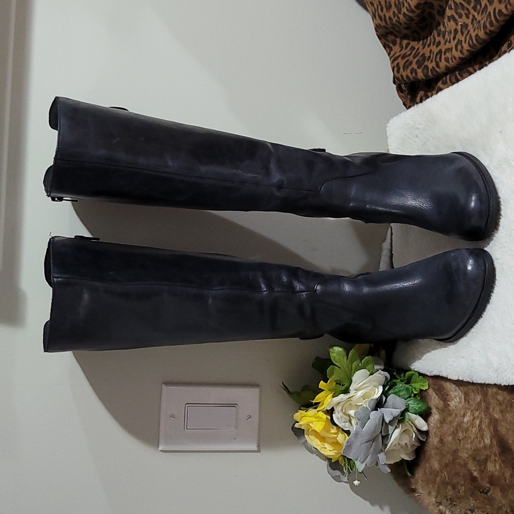 Born leather boots size 8.5 Med with WIDE SHAFT